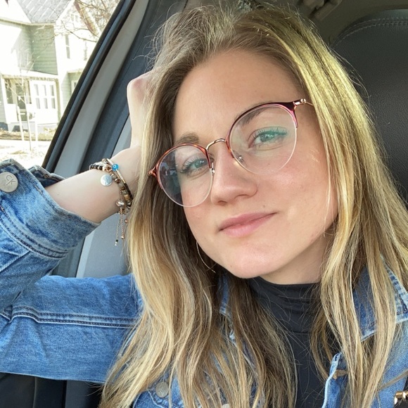 Meet your Posher, Haley - Picture 1 of 1